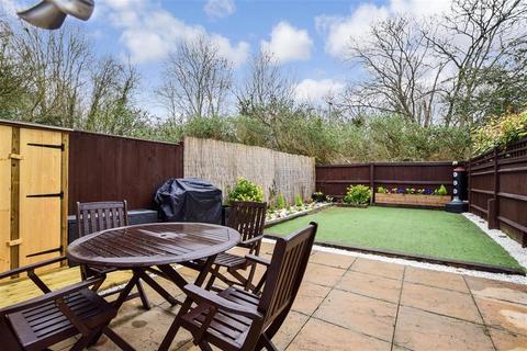 2 Limes Close, Leatherhead, KT22 7EJ