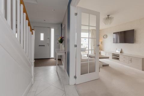 15 Hewlett Way, South Queensferry, EH30 9AA