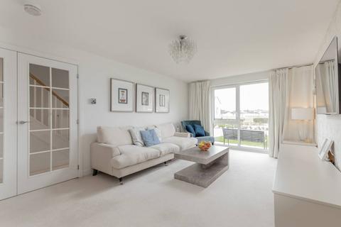 15 Hewlett Way, South Queensferry, EH30 9AA