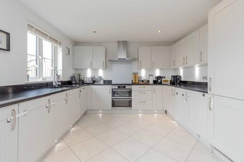 15 Hewlett Way, South Queensferry, EH30 9AA