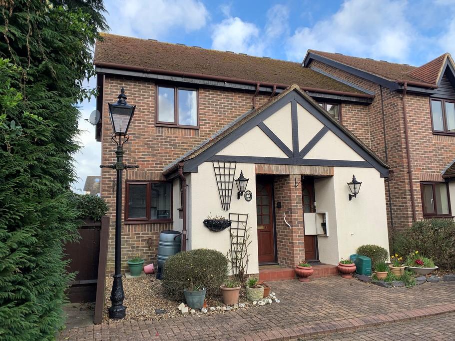 St Anns Road, Chertsey, KT16 2 bed apartment for sale £225,000