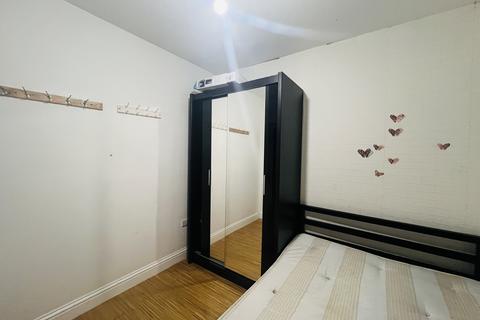 undefined, Park Avenue, Barking IG11