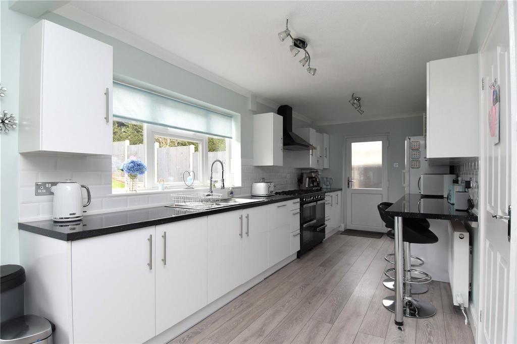 Foxhunter Close, Droitwich, WR9 4 bed detached house £349,999