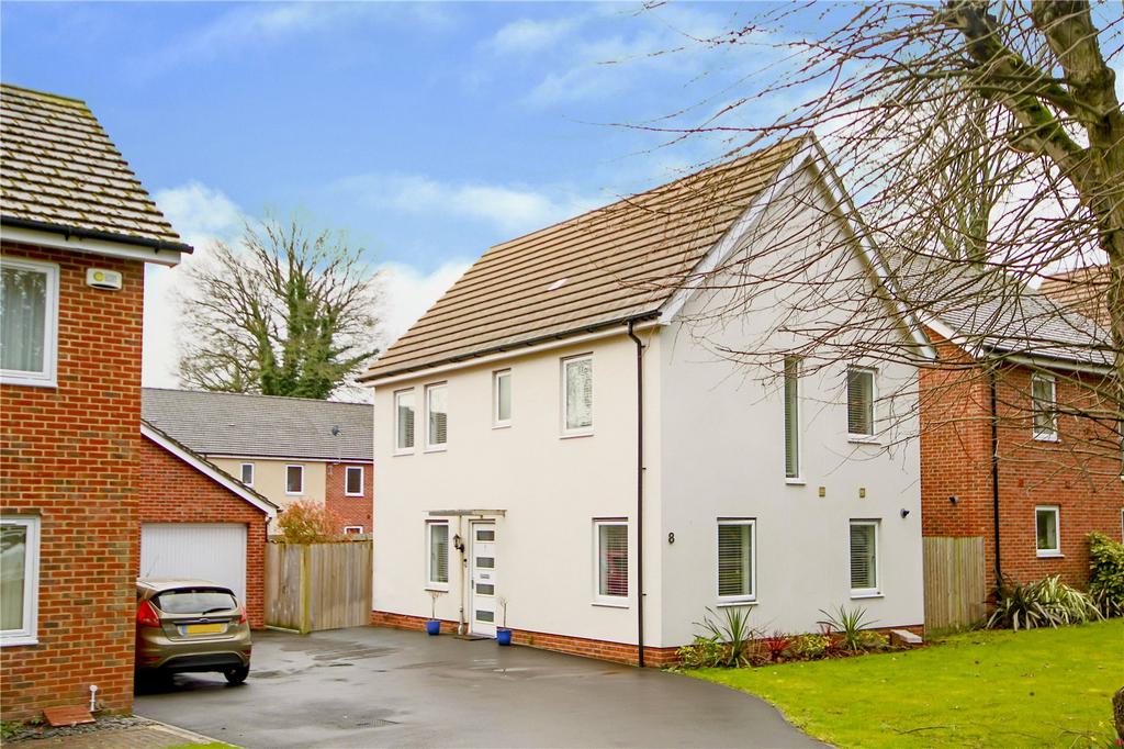 Hawk Lane, The Parks, Bracknell, RG12 3 bed detached house £475,000