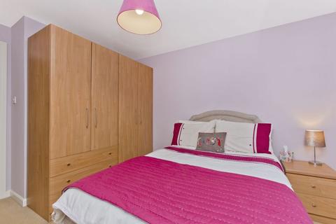 2/3 Dryden Gait, Edinburgh, EH7 4QR