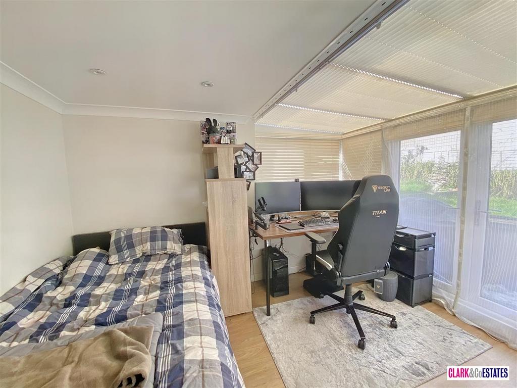 Bedroom / sunroom
