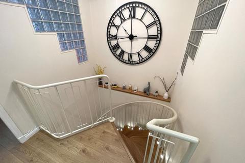 2 Bonnethill Place, Dundee, DD1 2AD