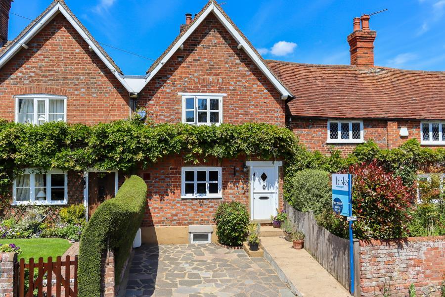 Flaunden, Hemel Hempstead, Herts HP3 2 bed terraced house £665,000