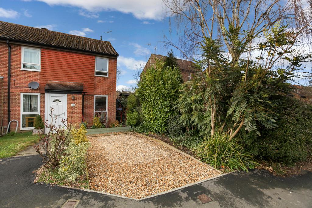 Elm Grove, Horsham 2 bed end of terrace house £280,000