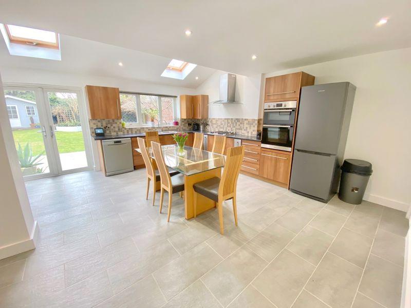 Drayton Avenue, StratfordUponAvon 4 bed detached house £365,000