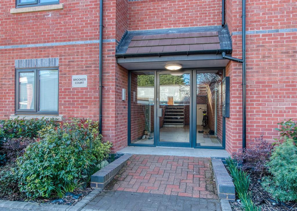 Brookes Close, Studley Redditch B80 7FP 2 bed apartment £190,000