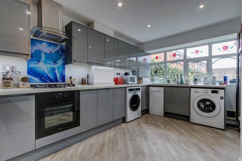 18 Avenue Road, Astwood Bank, Redditch, B96 6AU