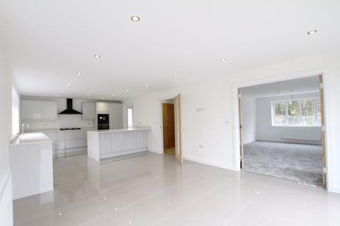 7, Manor View Lower Road, Temple Ewell, Dover, CT16 3PU
