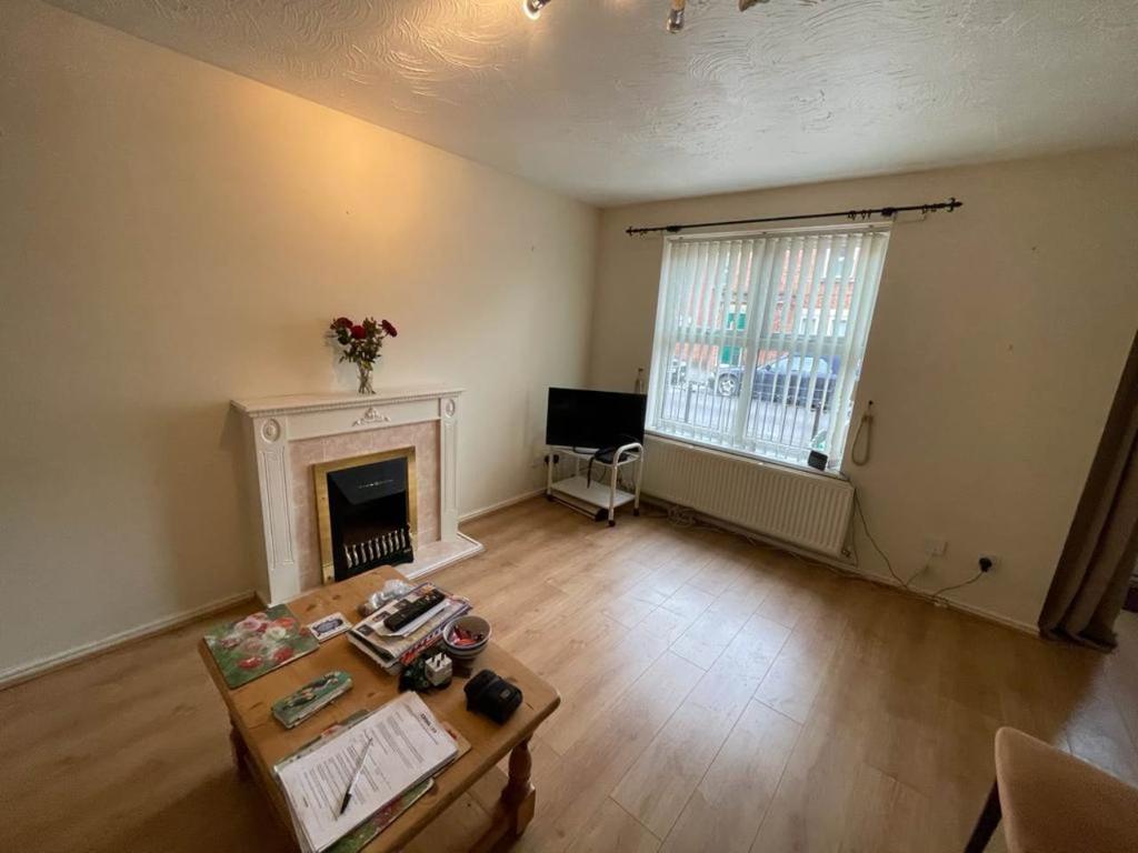 Rowan Place, Locking Castle East, WestonsuperMare 2 bed house £750