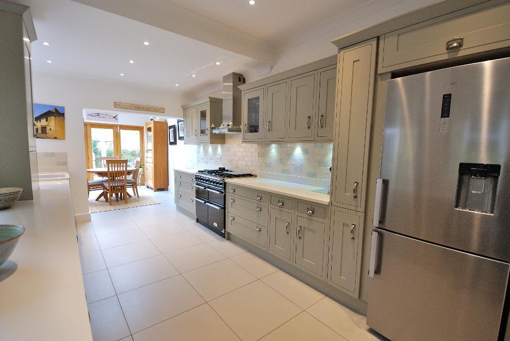Stunning, Integrated Kitchen