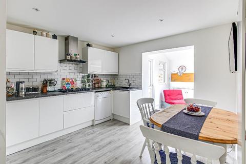 6 The Rise, South Croydon, CR2 8NB
