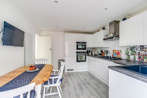 6 The Rise, South Croydon, CR2 8NB