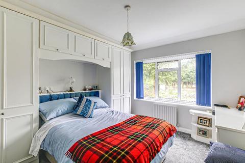 6 The Rise, South Croydon, CR2 8NB