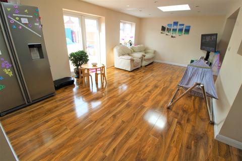 2 Rowan Road, West Drayton, UB7 7UA