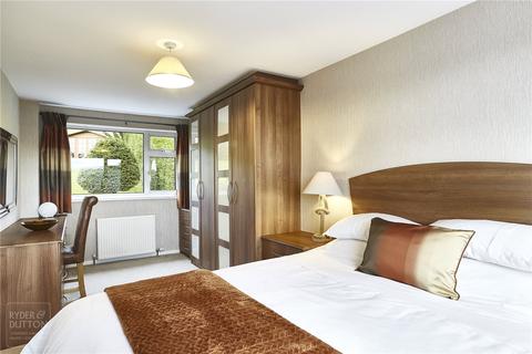 16 The Meadows, Grotton, Oldham, OL4 4LR