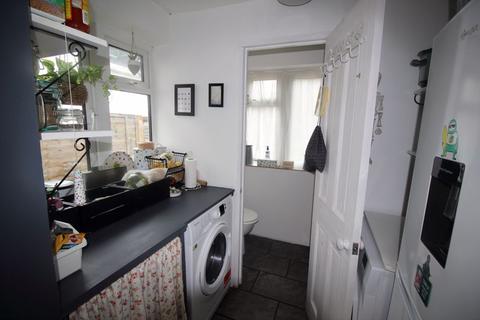 29 Westway, Caterham, CR3 5TQ
