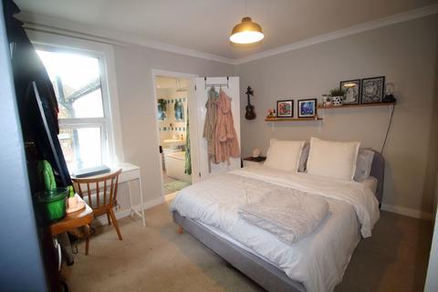 29 Westway, Caterham, CR3 5TQ