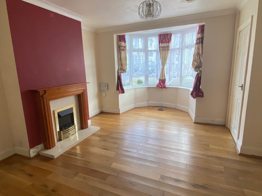 Ryde Avenue, Weddington, Nuneaton 3 bed semidetached house £850 pcm