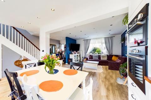 59 Easington Way, South Ockendon, RM15 5EP