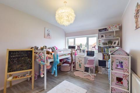 59 Easington Way, South Ockendon, RM15 5EP