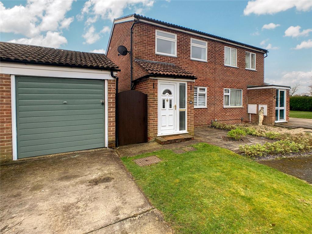 Rosedale Gardens, Thatcham, RG19 2 bed semidetached house £280,000