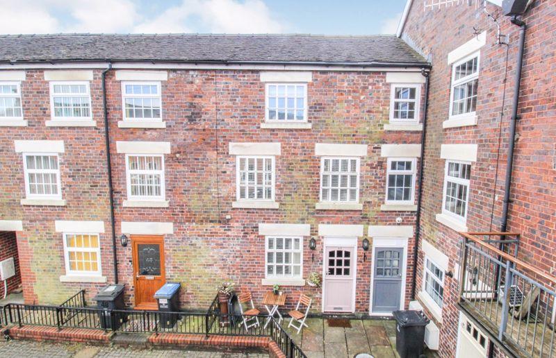 Queen Street, Leek, ST13 3 bed terraced house £125,000