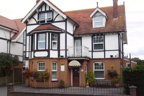 1 bedroom in a house share to rent, Superb Single Furnished Room in Shared House - Highcliffe - Available Now