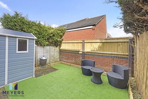 2 Bloomfield Place, Bournemouth, BH9 1UB