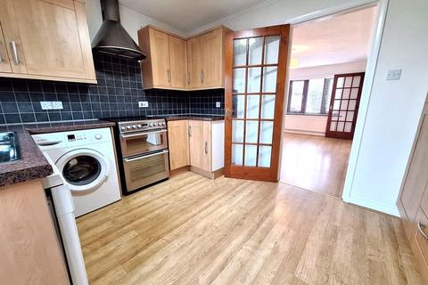 2 bedroom terraced house to rent, Luton Road, Toddington