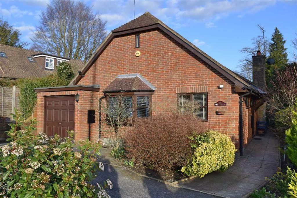 Childsbridge Lane, Kemsing, TN15 2 bed detached bungalow £550,000