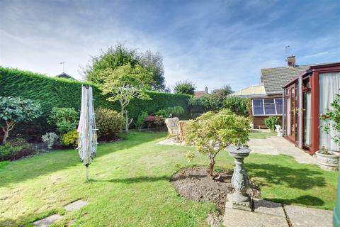 2 bedroom detached bungalow for sale - Chartres, Bexhill-On-Sea