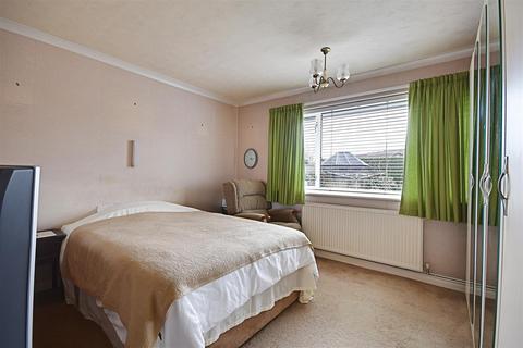 2 bedroom detached bungalow for sale - Chartres, Bexhill-On-Sea