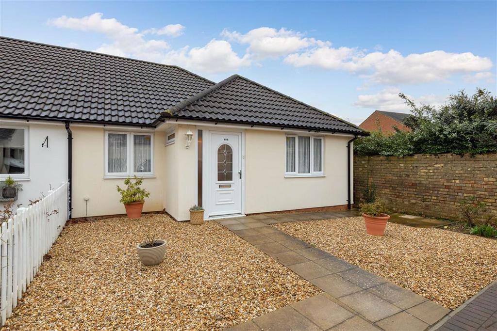 Hitchin Road, Shefford, Bedfordshire 2 bed bungalow £300,000