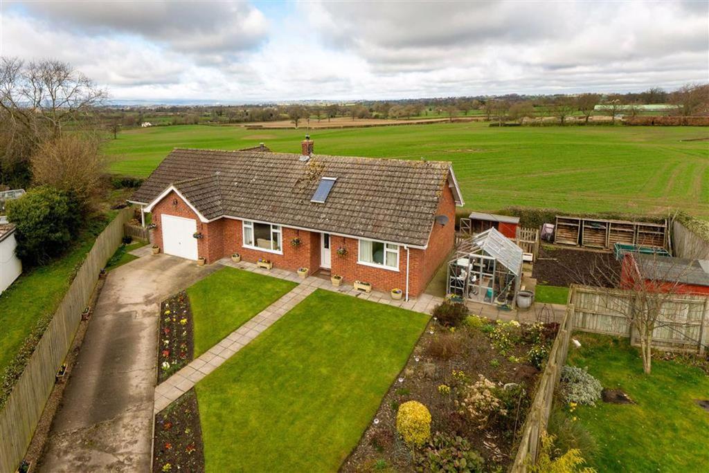 Weston Lullingfields, Nr Shrewsbury, SY4 3 bed bungalow £275,000