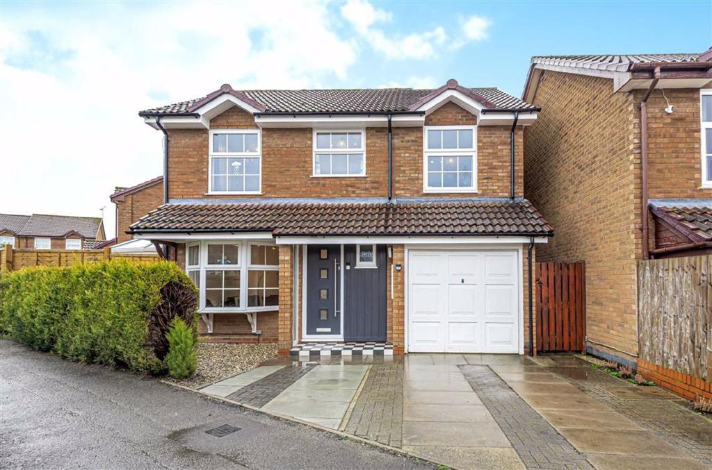 Fernhurst Road, Calcot, Reading 4 bed detached house £500,000