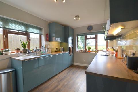 Meadow Rise Beauchamp Lane, Callow End, Worcester, WR2 4UQ