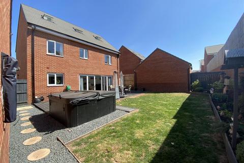 18 Loom End, Tiverton, EX16 5FJ