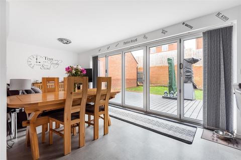18 Loom End, Tiverton, EX16 5FJ
