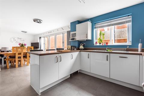 18 Loom End, Tiverton, EX16 5FJ