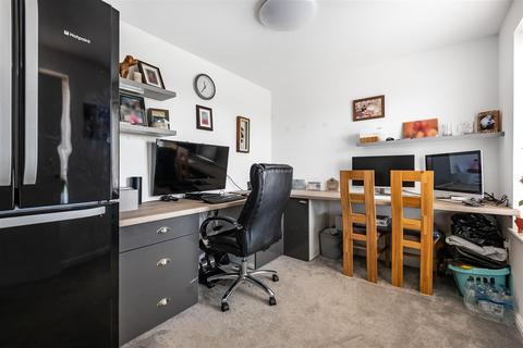 18 Loom End, Tiverton, EX16 5FJ