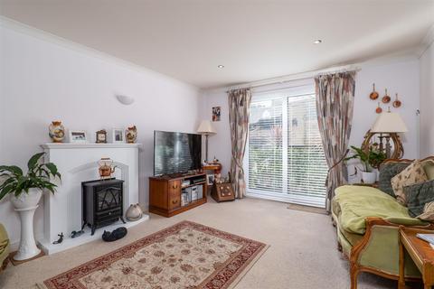 25 Monks Walk, Evesham, WR11 4SL