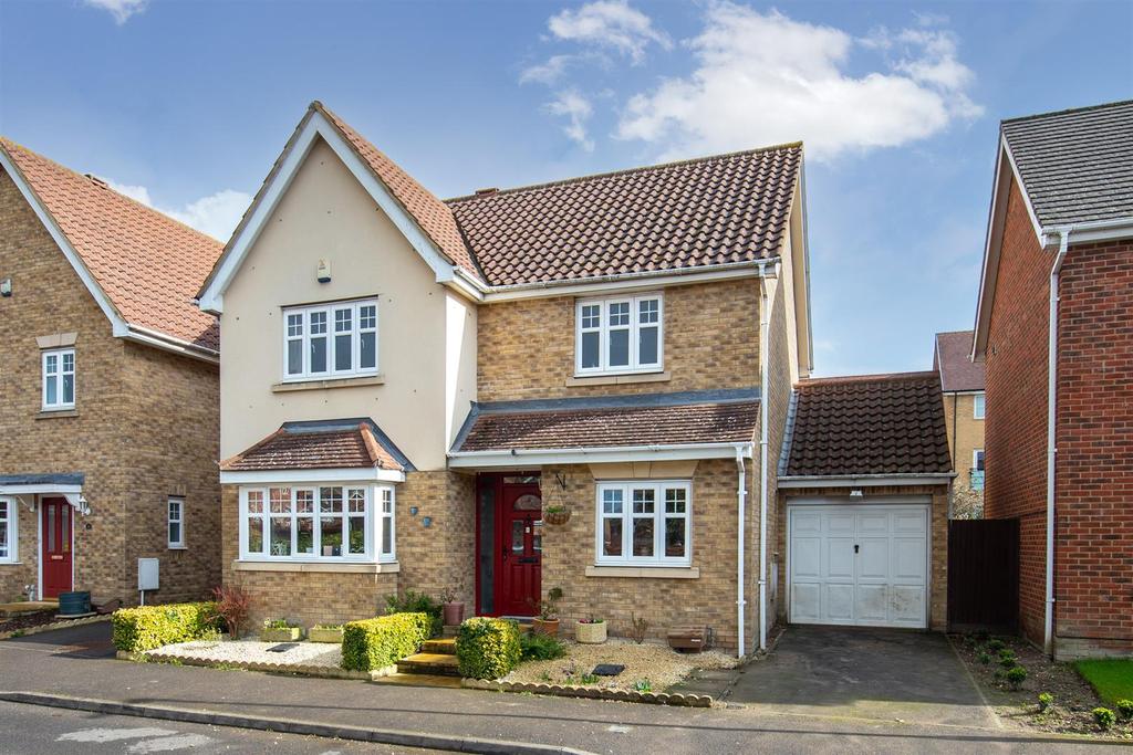 French's Gate, Dunstable 4 bed detached house £415,000
