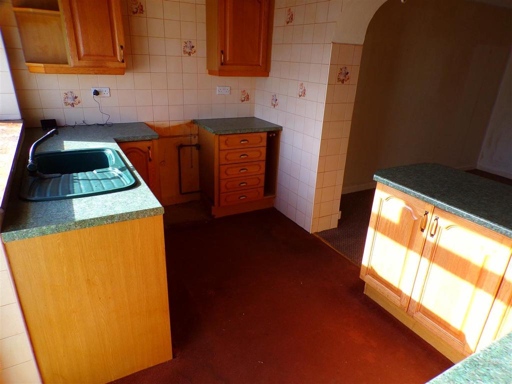 Bryn Cwnin Road, Rhyl 2 bed semidetached bungalow £130,000