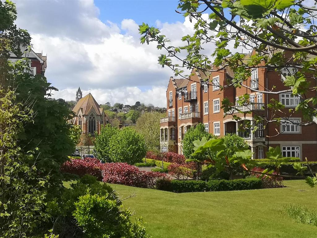 Darley Road, Eastbourne 2 bed flat £390,000
