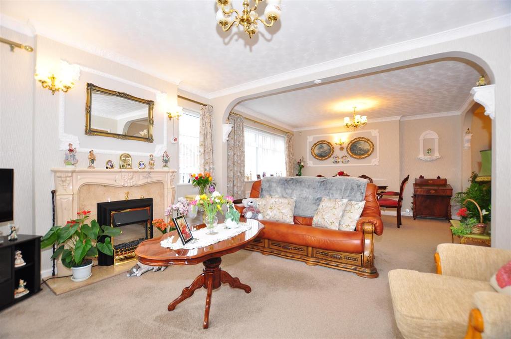 Rosemary Road, Halesowen 3 bed semidetached house £310,000